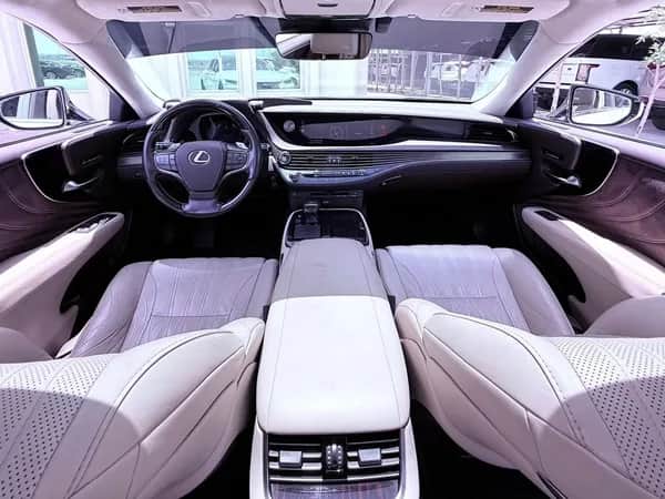 Aston Martin DB11 1989